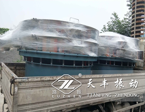 寧夏TS2000振動篩已發(fā)貨,丁經(jīng)理請注意查收！